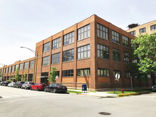 1550 W Carroll Ave, Chicago, IL 60607